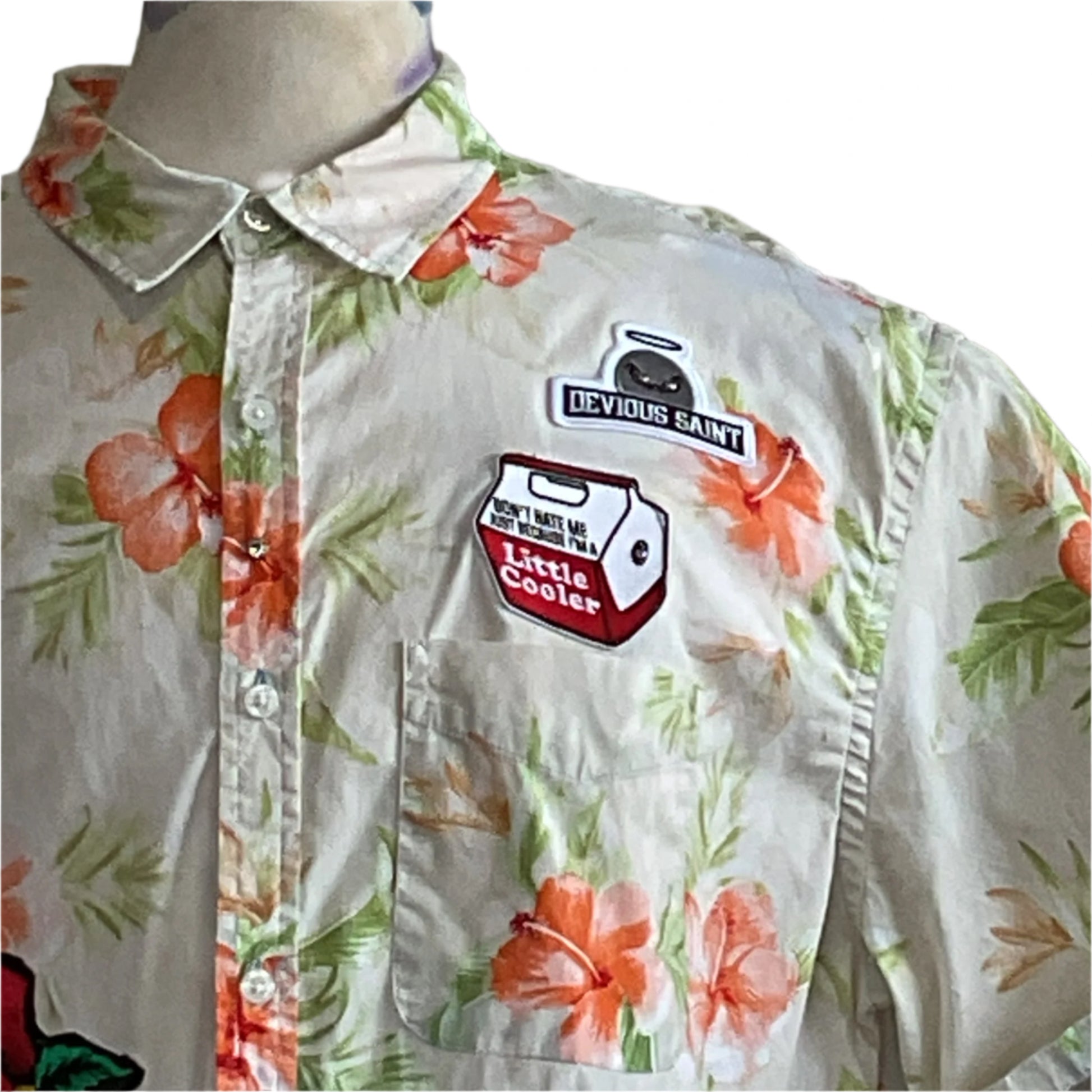 Men's 2XL short sleeve shirt with hibiscus motifs, DEVIOUS SAINT and Little Cooler patches, ideal for bold, casual style.
