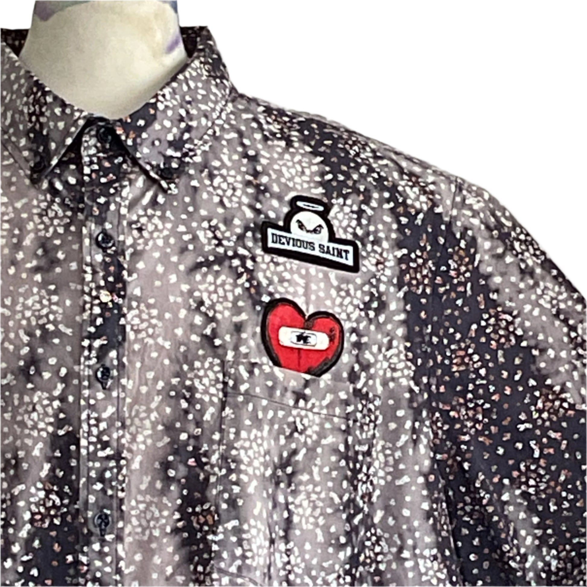 CITY OF LOS ANGLES Men's Custom BEAR SIZE Shirt in 4XL, featuring bold patches and metallic flecks, embodies edgy, artistic style on a mannequin bust.